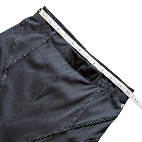 Fabletics High Waisted Statement Motion365 Shorts Womens Size Small Black - Picture 7 of 10